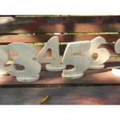Cifre decorative din lemn